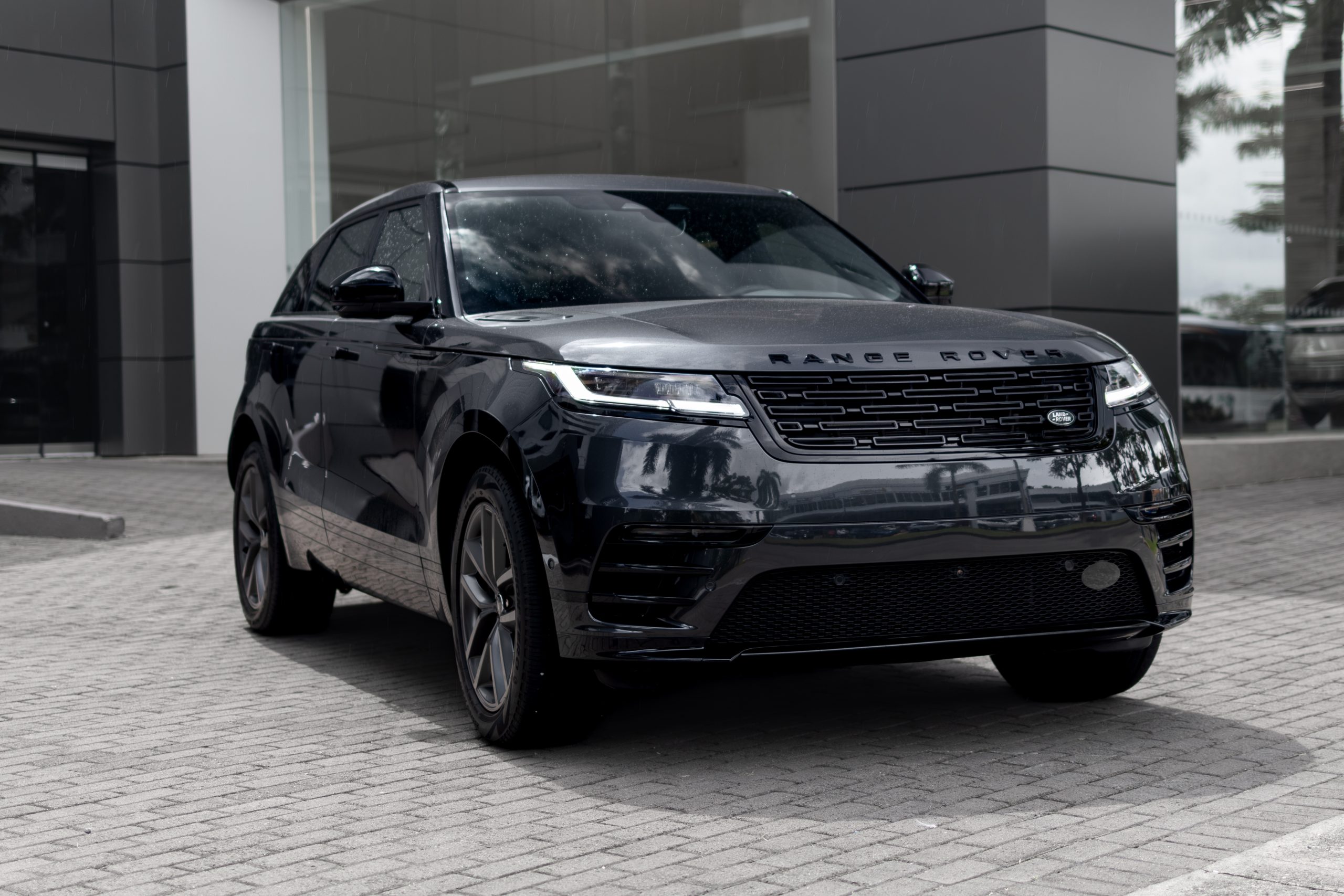 Range Rover Velar | Carpathian Grey