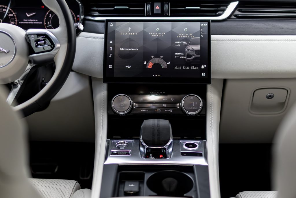 Jaguar F-Pace | Santorini Black