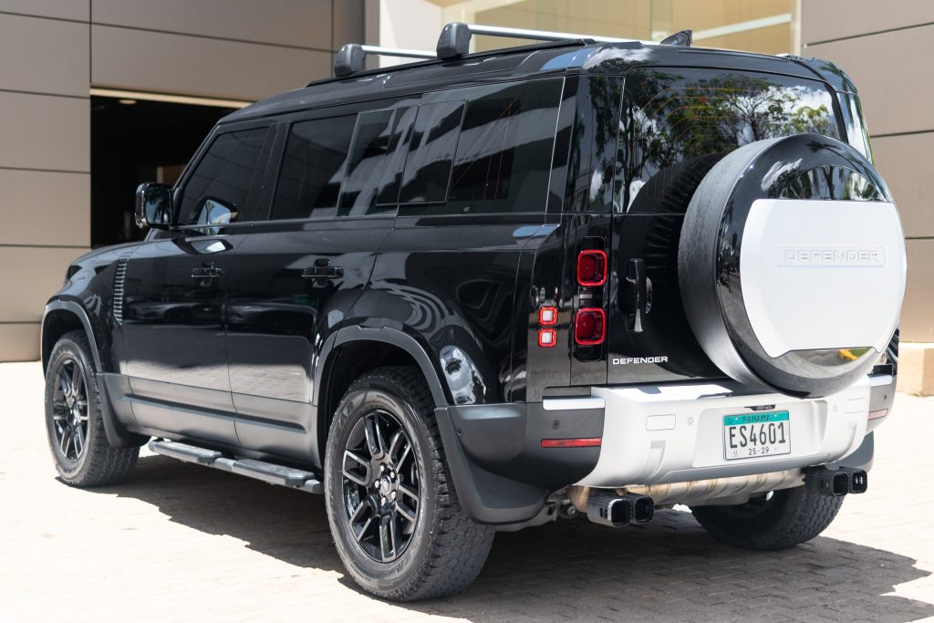 Defender 110 HSE | Santorini Black