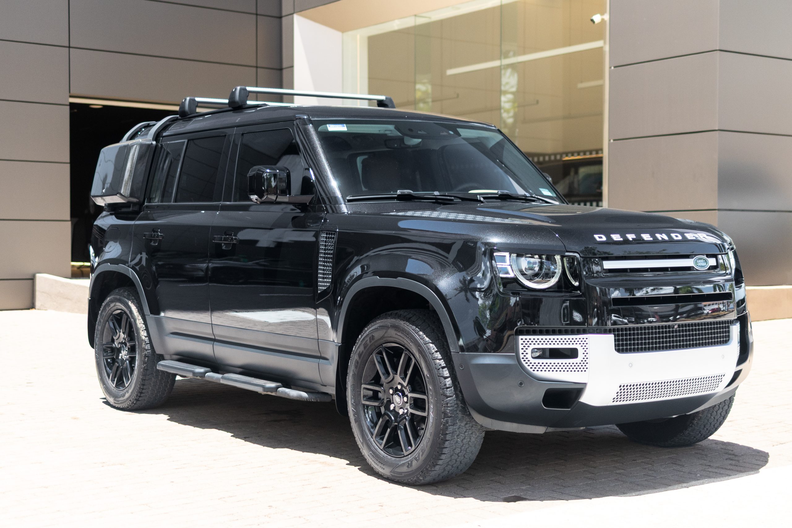 Defender 110 HSE | Santorini Black