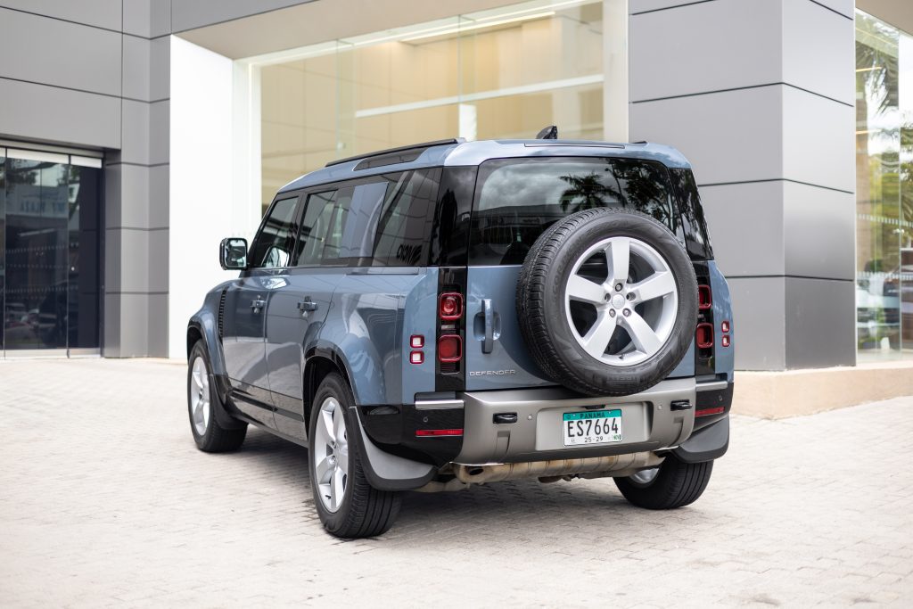 Defender 110 HSE | Tasman Blue