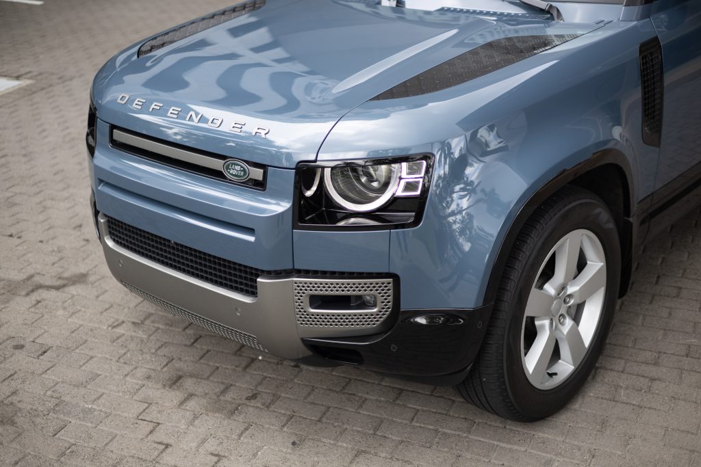 Defender 110 HSE | Tasman Blue