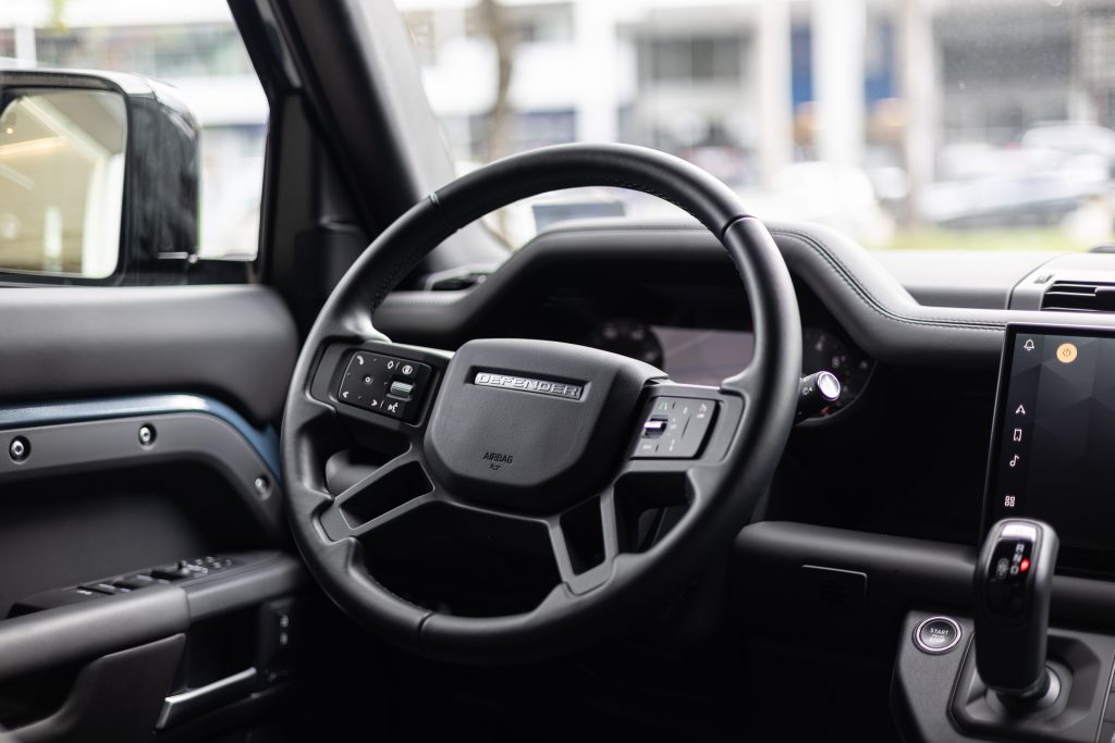 Defender 110 HSE | Tasman Blue