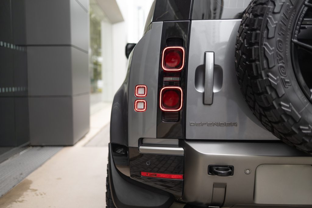 Defender 90 SE | Eiger Grey