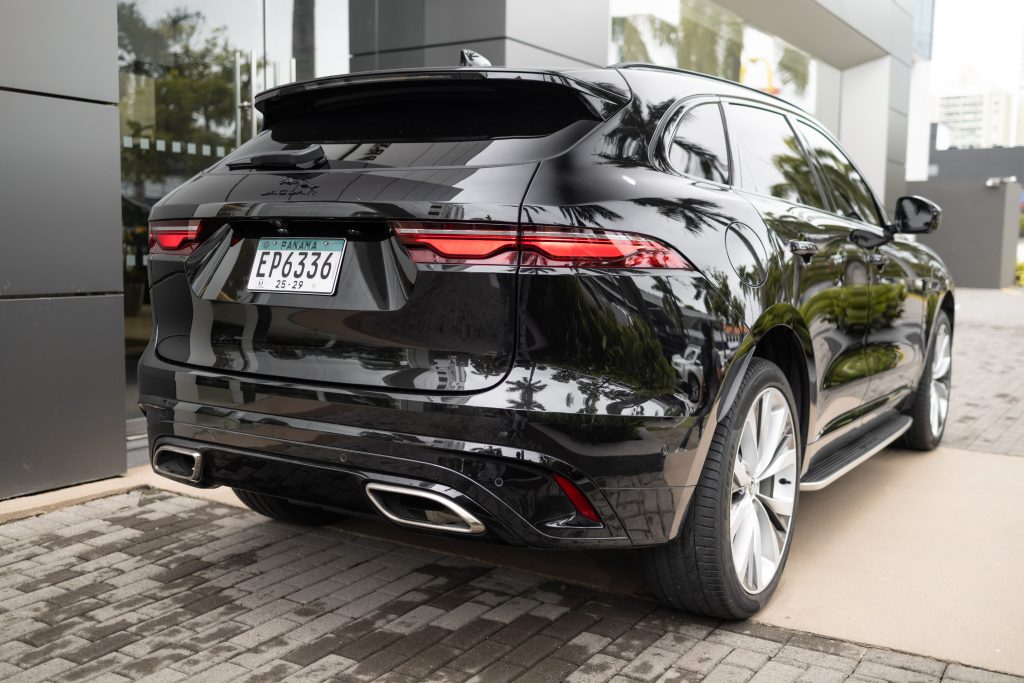Jaguar F-Pace | Santorini Black