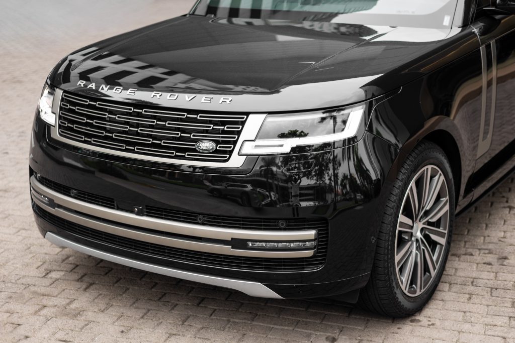 Range Rover PHEV HSE | Santorini Black