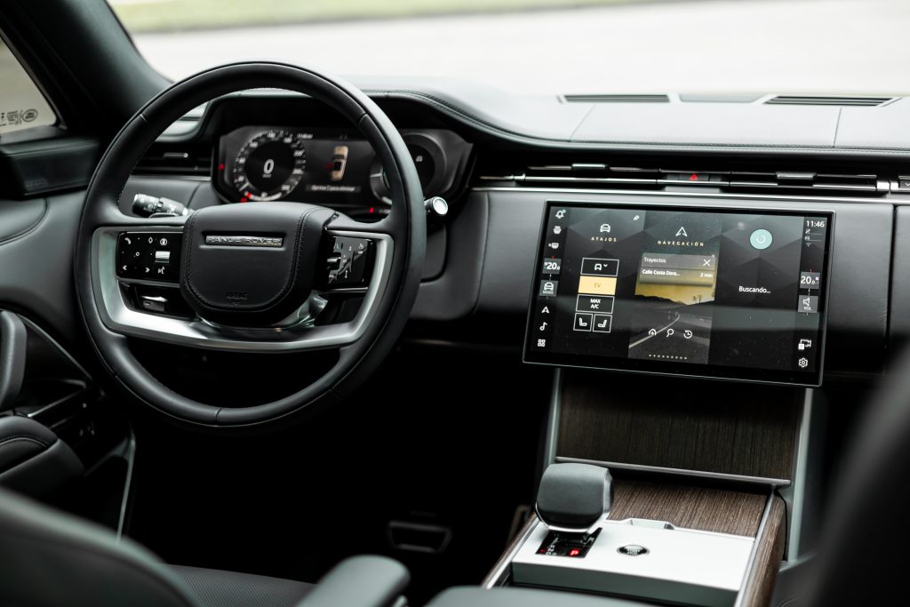 Range Rover PHEV HSE | Santorini Black