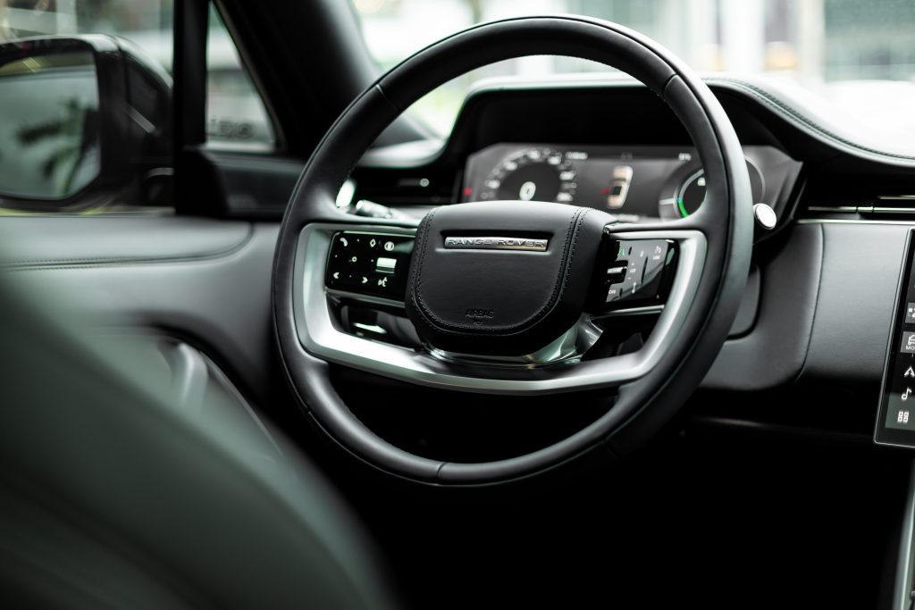 Range Rover PHEV HSE | Santorini Black