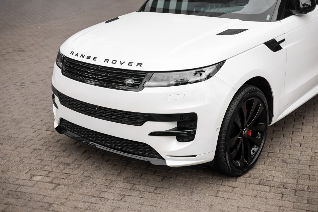 Range Rover Sport HSE | Ostuni Pearl White